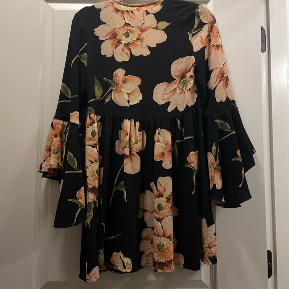 NWT floral dress with bell sleeves - Picture 5 of 5